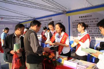 廣大銀行到現(xiàn)場辦理水費代扣業(yè)務(wù)